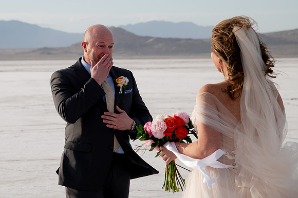 Heather Ohman & Chad Winget’s Windswept Wedding Adventure at the Utah Salt Flats020659