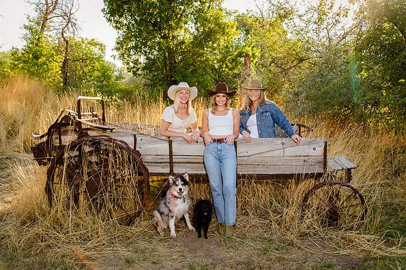 Family Portraits at Wheeler Farm: Alicia Peterson's Blended Family in the Glow of Sunset