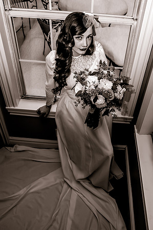 Vintage Hollywood lighting on a 40's inspired bride