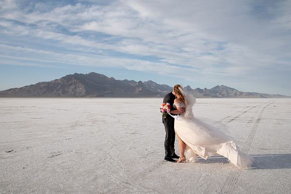 Heather Ohman & Chad Winget’s Windswept Wedding Adventure at the Utah Salt Flats020679