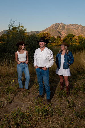 Family Portraits at Wheeler Farm: Alicia Peterson's Blended Family in the Glow of Sunset