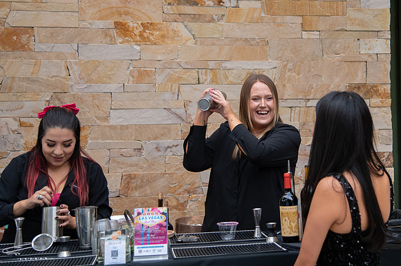 Sneaker Soirée at the Cleone Peterson Eccles Alumni House – Glam & Gaming for Girls on the Run Utah1742