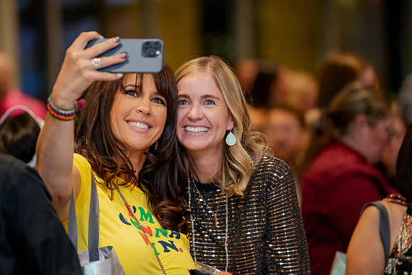 Sneaker Soirée at the Cleone Peterson Eccles Alumni House – Glam & Gaming for Girls on the Run Utah9505
