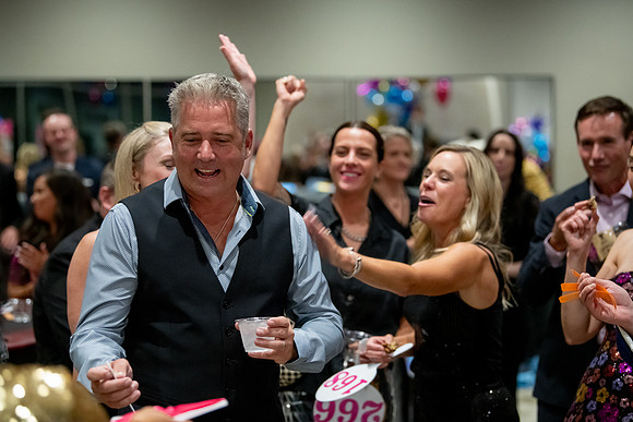 Sneaker Soirée at the Cleone Peterson Eccles Alumni House – Glam & Gaming for Girls on the Run Utah9566