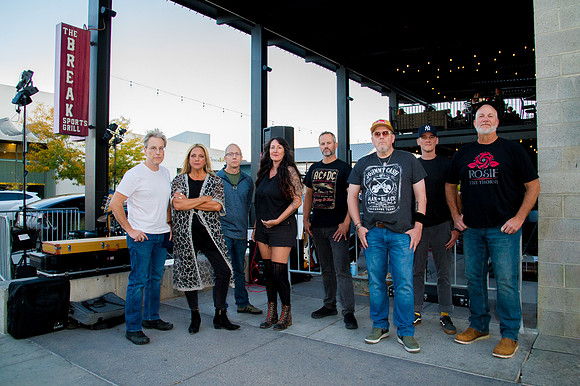 Rosie and the Thorns Live at The Break in Daybreak2888