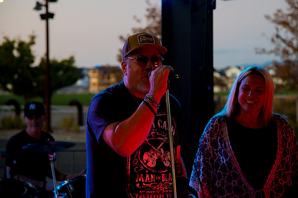 Rosie and the Thorns Live at The Break in Daybreak3020