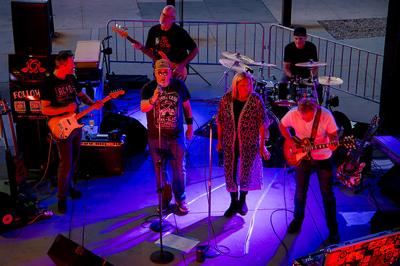 Rosie and the Thorns Live at The Break in Daybreak3043