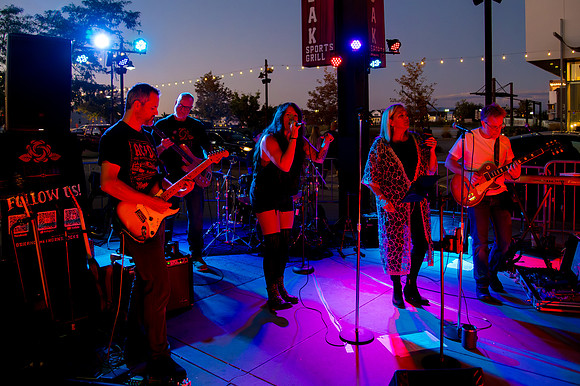 Rosie and the Thorns Live at The Break in Daybreak3098
