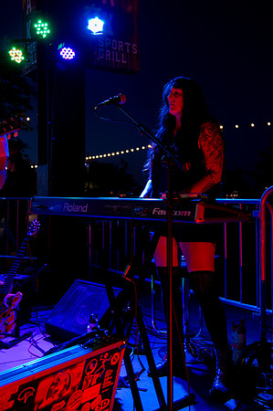 Rosie and the Thorns Live at The Break in Daybreak3138