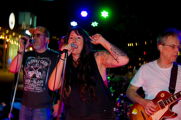 Rosie and the Thorns Live at The Break in Daybreak3205