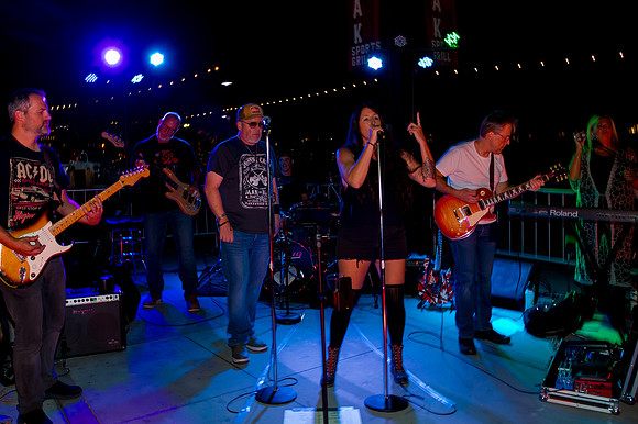 Rosie and the Thorns Live at The Break in Daybreak3224