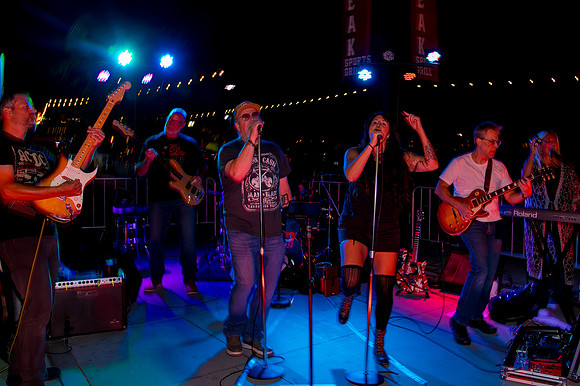 Rosie and the Thorns Live at The Break in Daybreak3226