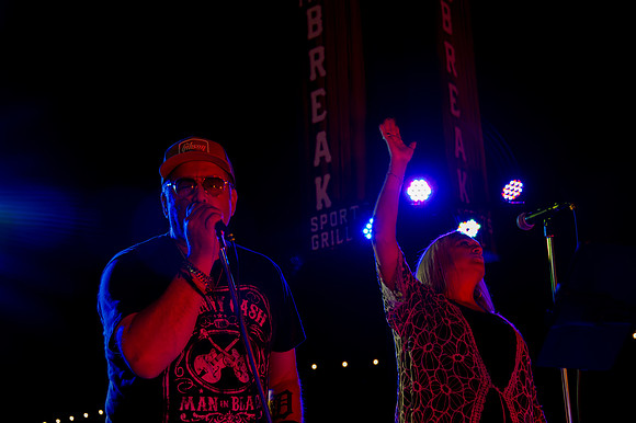 Rosie and the Thorns Live at The Break in Daybreak3685