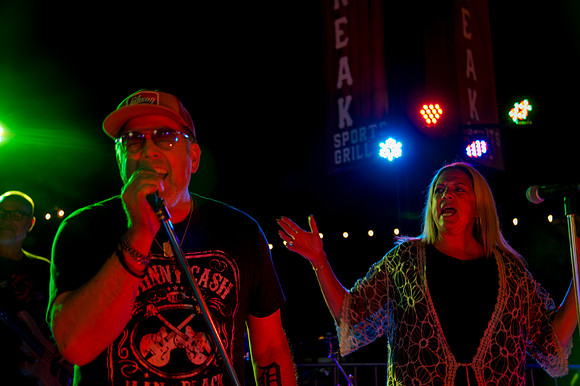 Rosie and the Thorns Live at The Break in Daybreak3706