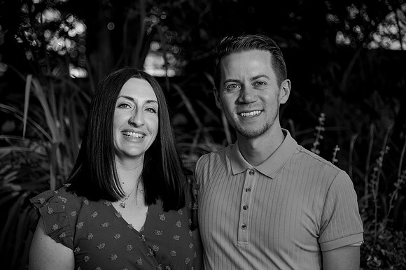 Golden Hour Family Portraits at the International Peace Gardens – The Boss Family951-2