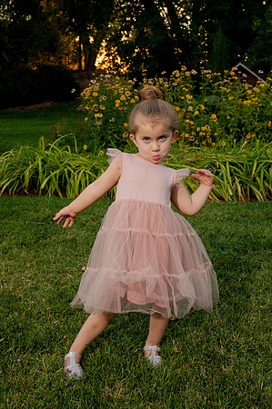 Golden Hour Family Portraits at the International Peace Gardens – The Boss Family1313