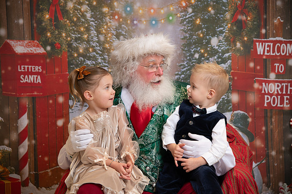 Kids and Santa – Holiday Portraits at Snell & Wilmer24
