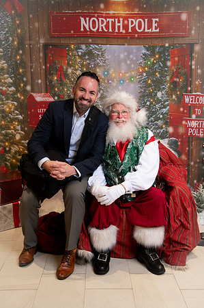 Kids and Santa – Holiday Portraits at Snell & Wilmer142