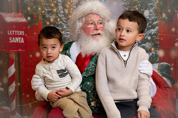 Kids and Santa – Holiday Portraits at Snell & Wilmer162