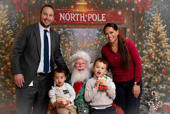 Kids and Santa – Holiday Portraits at Snell & Wilmer168