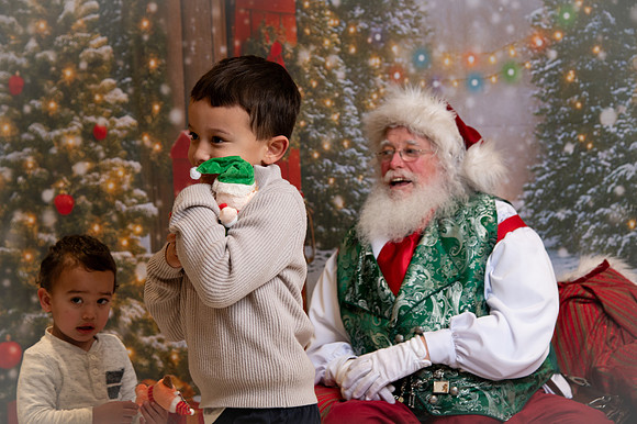 Kids and Santa – Holiday Portraits at Snell & Wilmer166