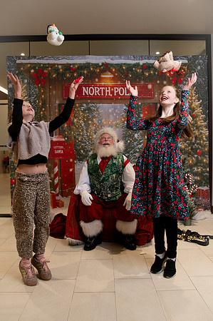 Kids and Santa – Holiday Portraits at Snell & Wilmer176