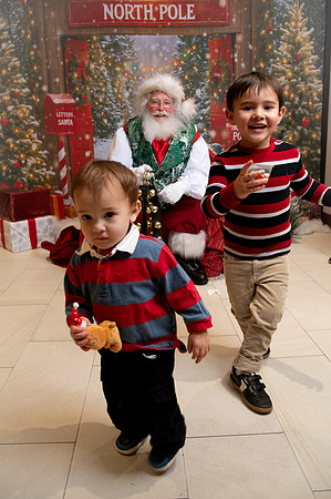 Kids and Santa – Holiday Portraits at Snell & Wilmer197