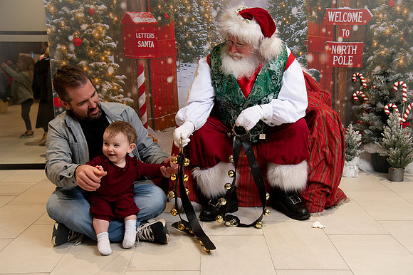 Kids and Santa – Holiday Portraits at Snell & Wilmer218