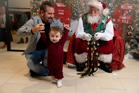 Kids and Santa – Holiday Portraits at Snell & Wilmer219
