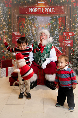 Kids and Santa – Holiday Portraits at Snell & Wilmer259
