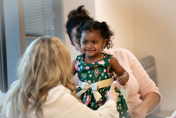 Kids and Santa – Holiday Portraits at Snell & Wilmer2369