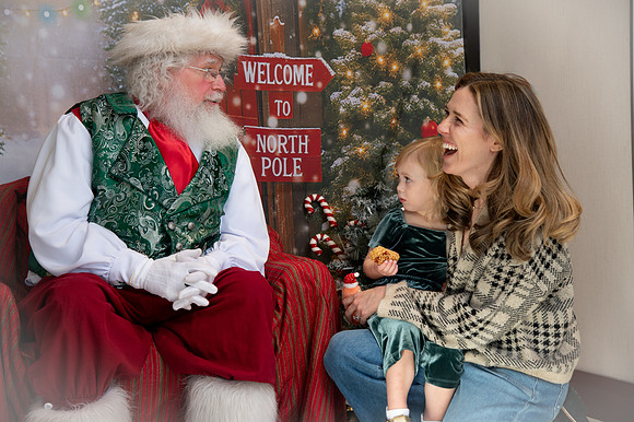 Kids and Santa – Holiday Portraits at Snell & Wilmer9494