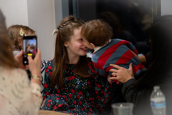 Kids and Santa – Holiday Portraits at Snell & Wilmer2390