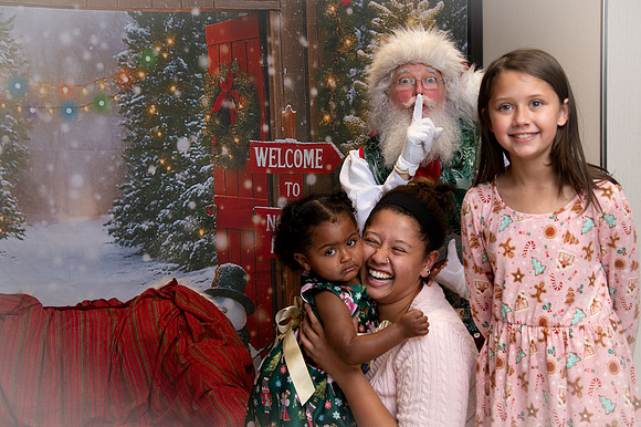 Kids and Santa – Holiday Portraits at Snell & Wilmer9527
