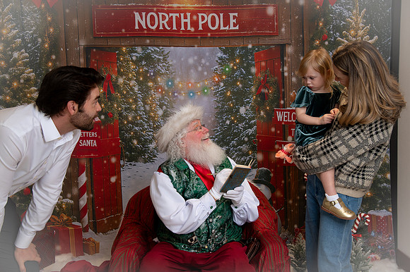 Kids and Santa – Holiday Portraits at Snell & Wilmer9530