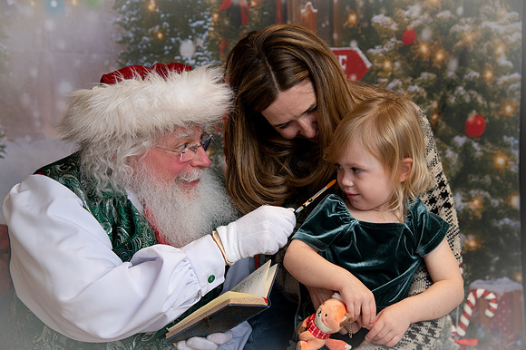 Kids and Santa – Holiday Portraits at Snell & Wilmer9545