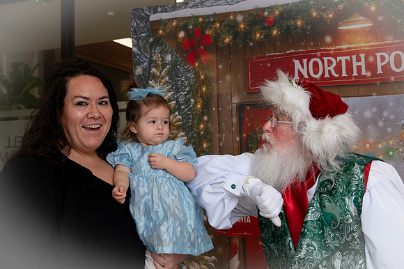 Kids and Santa – Holiday Portraits at Snell & Wilmer9563