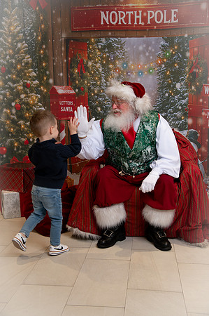 Kids and Santa – Holiday Portraits at Snell & Wilmer9627