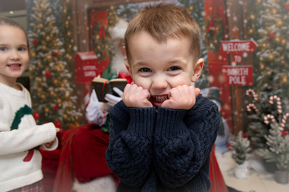 Kids and Santa – Holiday Portraits at Snell & Wilmer9678