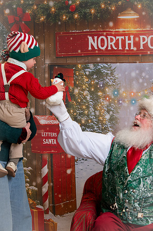 Kids and Santa – Holiday Portraits at Snell & Wilmer9730