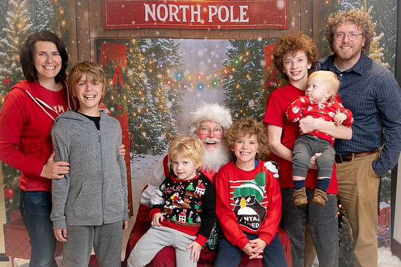Kids and Santa – Holiday Portraits at Snell & Wilmer9744