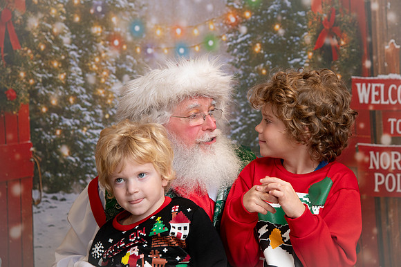 Kids and Santa – Holiday Portraits at Snell & Wilmer9753