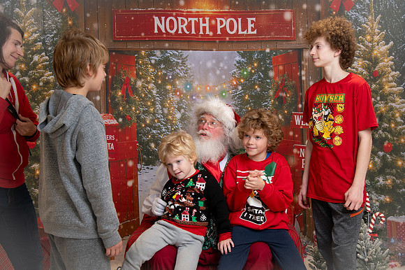 Kids and Santa – Holiday Portraits at Snell & Wilmer9755