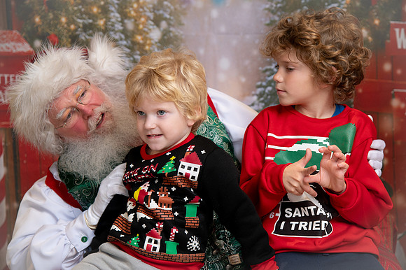 Kids and Santa – Holiday Portraits at Snell & Wilmer9765