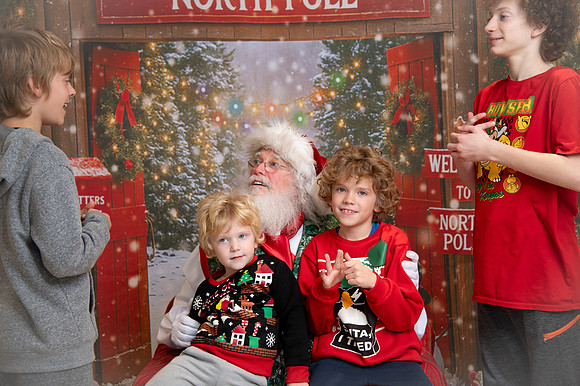 Kids and Santa – Holiday Portraits at Snell & Wilmer9759
