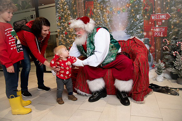 Kids and Santa – Holiday Portraits at Snell & Wilmer9772