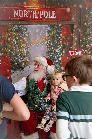 Kids and Santa – Holiday Portraits at Snell & Wilmer9814