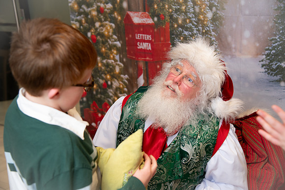 Kids and Santa – Holiday Portraits at Snell & Wilmer9832