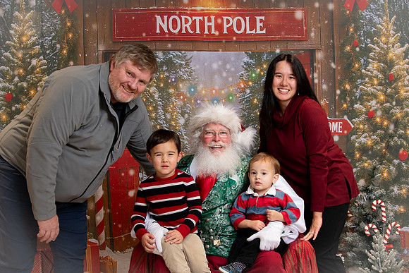 Kids and Santa – Holiday Portraits at Snell & Wilmer9862