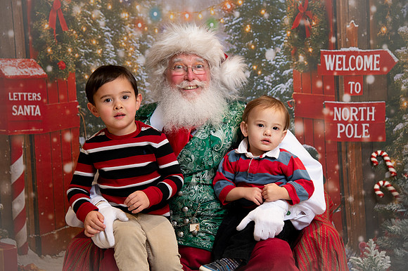 Kids and Santa – Holiday Portraits at Snell & Wilmer9861